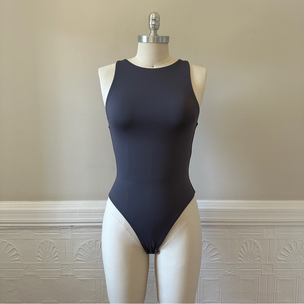Aritzia Babaton Boatneck Sleeveless Bodysuit, Size M, Like New